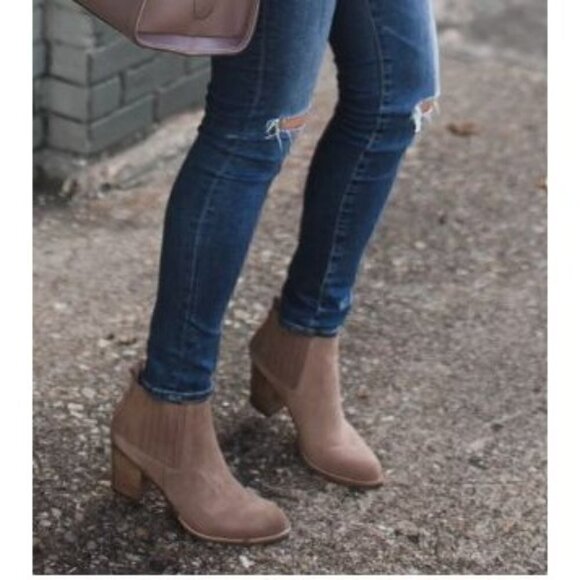 NEW Dolce Vita Taupe Suede Western Toe Stitched Chelsea Ankle Stack Heel Bootie - Picture 5 of 14